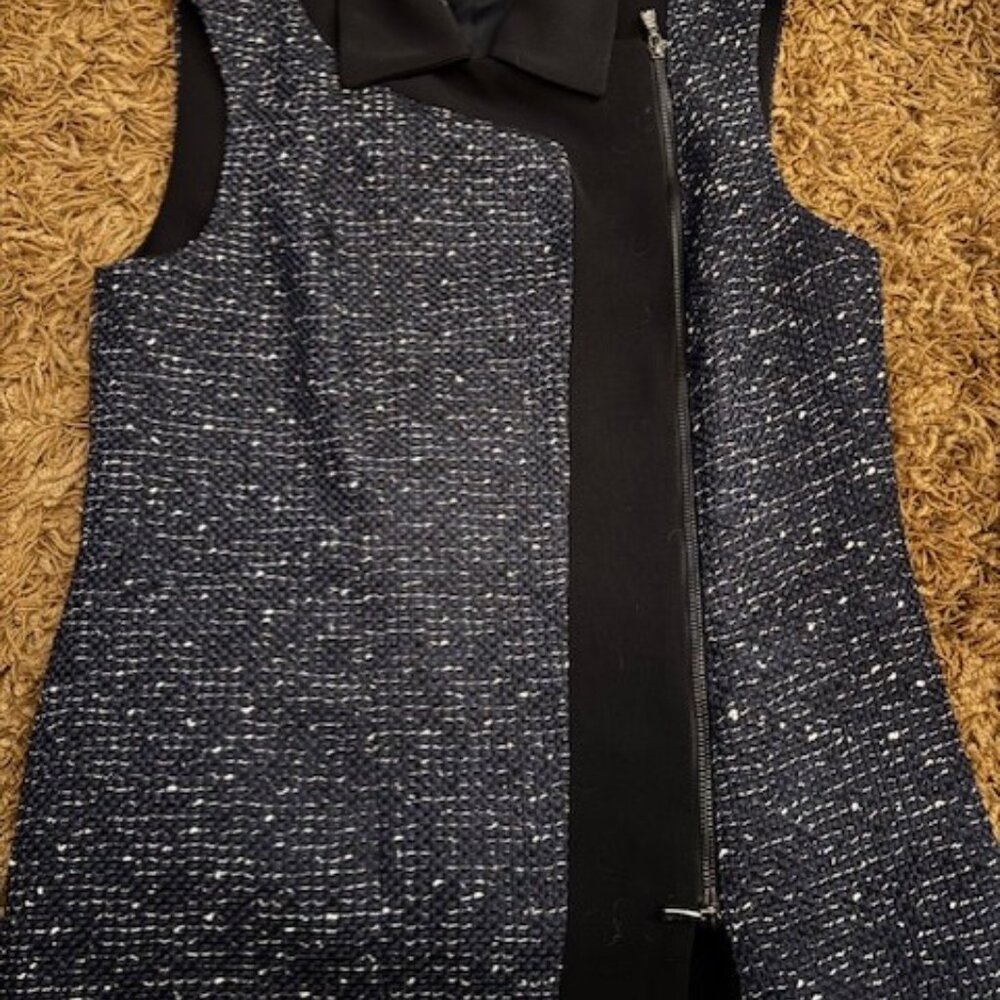 Black/Blue/White tweed vest Ann Klein, Size 12, asymmetrical Zipper Closure
